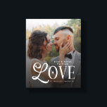 Toile Amour Moderne Monogramme de Mariage sur Mesure pou<br><div class="desc">Transformez votre photo de mariage ou de fiançailles préférée en une superbe œuvre d'art murale avec cette toile personnalisée Modern Love avec monogramme de couple. Conçue avec des lignes épurées, une typographie moderne douce et un monogramme sophistiqué, cette toile transforme votre moment spécial en un élément de décoration significatif qui...</div>