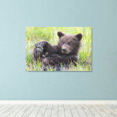 Toile Animaux de bébés cutest | Cute Brown Bear Cub Joue (Insitu (Plancher de Bois))