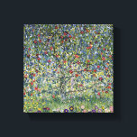 Toile Arbre pomme Gustav Klimt<br><div class="desc">Impression de toile Gustav Klimt Apple Tree. Peinture à l'huile sur toile de 1912. Un magnifique paysage de la période postérieure du Klimt. Un grand cadeau pour les amateurs de peinture paysagère,  pommiers,  art nouveau et Gustav Klimt.</div>