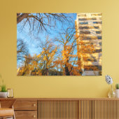 Toile Arbres d'automne et façade de bâtiment (Insitu(Salon))