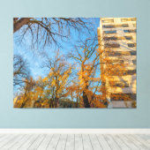 Toile Arbres d'automne et façade de bâtiment (Insitu (Plancher de Bois))