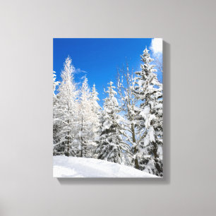 Toile Arbres de neige sous un ciel bleu clair