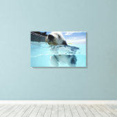 Toile Baignade de chien dans une piscine (Insitu (Plancher de Bois))