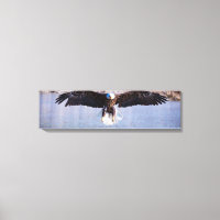 Bald Eagle Chasse De Jour Au-Dessus Du Lac Canvas 
