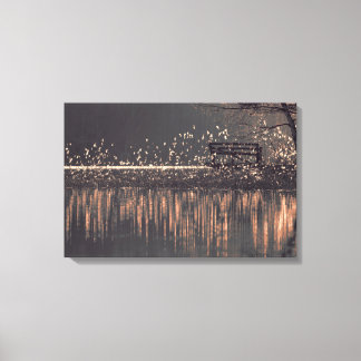 Toile Banc solitaire au bord du lac dans la lumière doré
