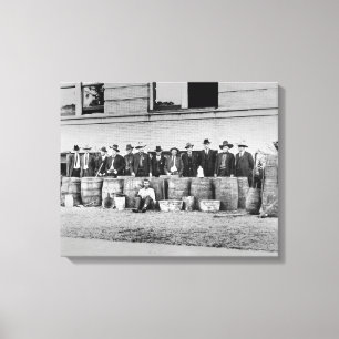 Toile Barils de produit vendu illégalement Liquor, 1922