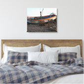 Toile bateau de pêche sur la plage de galets (Insitu(Chambre))