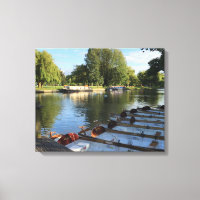 Bateaux de rangée sur la rivière, Stratford Upon A