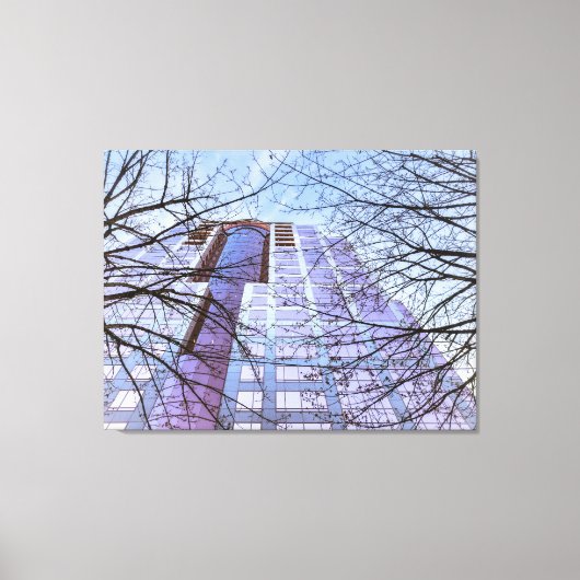 Toile Bâtiment moderne avec des arbres dénudés (Recto)