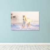 Toile Beau cheval blanc galopant dans la neige (Insitu (Plancher de Bois))