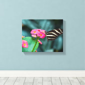 Toile Beau papillon sur une fleur rose (Insitu (Plancher de Bois))