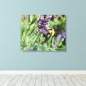 Toile Bumble Bee and Lavender Stretched Canvas Print (Insitu (Plancher de Bois))