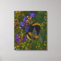 Bumblebebe parmi les fleurs violettes