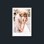 Toile Cadeau de mariage photo élégant<br><div class="desc">Faites de cette simple toile d'art mural minimaliste moderne votre premier souvenir de mariage à apprécier au fil des ans, et pour marquer le début de votre vie de couple dès le premier jour. Remplacez la photo exemple par votre photo de mariage préférée et personnalisez-la avec vos noms et la...</div>