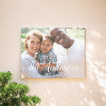 Toile Calligraphie moderne Script photo de famille<br><div class="desc">Nom de famille moderne sur script de calligraphie blanche et votre photo.</div>