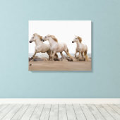 Toile Camargue Horses courir sur la plage (Insitu (Plancher de Bois))