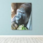 Toile Capuchon de singe ~ Gorille japonais mangeant (Insitu (Plancher de Bois))