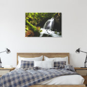 Toile Cascade magique dans une forêt verdoyante enchante (Insitu(Chambre))