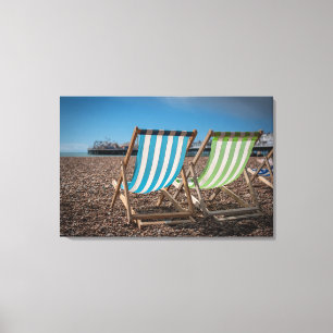 Toile Chaises de plate-forme regardant la mer
