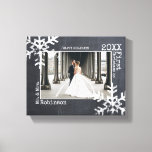 Toile Chalkboard Snowflake photo de Noël<br><div class="desc">Customisez cette toile avec une photo de mariage ou une photo de vous et de votre nouveau mari ou femme jouissant de la vie ensemble. Parfait pour les jeunes mariés,  ce canevas présente des flocons de neige en détresse et une police de machine à écrire.</div>