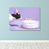 Toile Chat portant un casquette d'anniversaire soufflant (Insitu (Plancher de Bois))