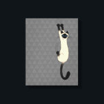 Toile Chat siamois suspendu | Chat drôle<br><div class="desc">Chat siamois sauvage et fou S'accrochant aux lois. Ajoutez un peu de plaisir à votre espace de vie avec cet art amoureux de kitty amusant. Fait un grand cadeau pour les gens de chat. Un design original ©Jenn Kay.</div>