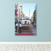 Toile Checkpoint Charlie Berlin | Version couleur (Insitu (Plancher de Bois))