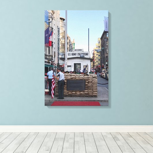 Toile Checkpoint Charlie Berlin | Version couleur (Insitu (Plancher de Bois))