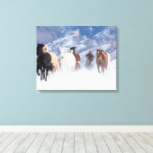 Toile Cheval courant à travers la neige (Insitu (Plancher de Bois))
