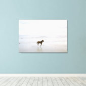 Toile Cheval courant sur la plage (Insitu (Plancher de Bois))