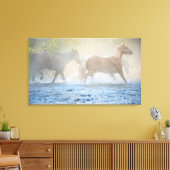 Toile Chevaux sauvages courant à travers l'eau (Insitu(Salon))