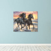 Toile Chevaux sauvages sur une plage au coucher du solei (Insitu (Plancher de Bois))