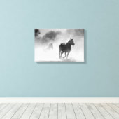 Toile Chevaux traversant le brouillard en canv noir et b (Insitu (Plancher de Bois))