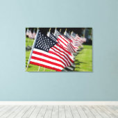 Toile Cimetière militaire historique avec drapeaux améri (Insitu (Plancher de Bois))