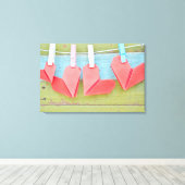 Toile Coeur Papier Accroché Sur La Ligne De Clothèse (Insitu (Plancher de Bois))