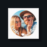 Toile Coeurs d'amour mignons Photo de couples avec des p<br><div class="desc">Jolie photo de couple avec cœur d'amour Toile personnalisée avec les noms comporte votre photo préférée avec un cœur d'amour et personnalisée avec vos noms en écriture blanche moderne. Personnalisez en modifiant le texte dans la zone de texte fournie et en ajoutant votre propre image. Cadeaux parfaits pour les couples,...</div>