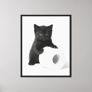 Toile Curieux petit chat noir gardant un rouleau de papi
