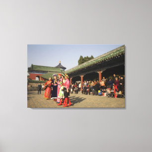 Toile Des danseurs amateurs costumés divertissent