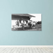 Toile Des jeunes hommes se jettent sur une mule Wagon (Insitu (Plancher de Bois))