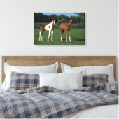 Toile Des poulains arabes debout dans le champ de Grassy (Insitu(Chambre))