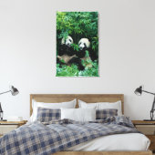 Toile Deux pandas mangeant du bambou ensemble, Wolong (Insitu(Chambre))
