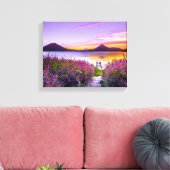 Toile dock en bois brun entre le champ de fleurs de lava (Insitu(Salon))