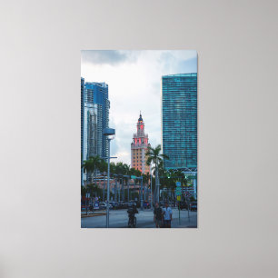 Toile Downtown Miami Skyline avec Freedom Tower à Dusk