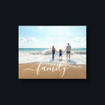 Toile Élégante photo de famille moderne<br><div class="desc">Toile enveloppée d'une galerie moderne avec un design simple avec "famille" dans un élégant script blanc écrit à la main avec swashes sur votre photo préférée. Ce design chic est un complément parfait à votre décor maison ou à offrir comme cadeau de ménage.</div>