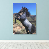Toile Élevage du Cheval bleu Roan dans le désert (Insitu (Plancher de Bois))