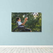 Toile Enfant hispanique, 8 ans, en fauteuil roulant avec (Insitu (Plancher de Bois))