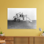 Toile Enfants Profitant Du Jeu De Jeu De Swingset (Insitu(Salon))