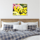 Toile Ensemble de chrysanthèmes blancs, jaunes et violet (Insitu(Chambre))