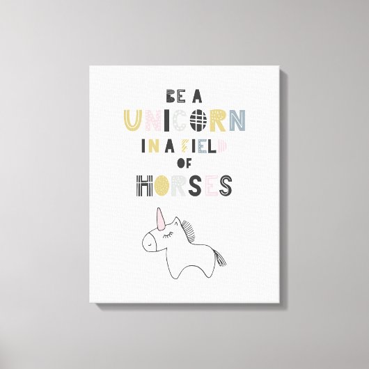 Toile Être Unicorne Dans Un Champ De Chevaux (Recto)