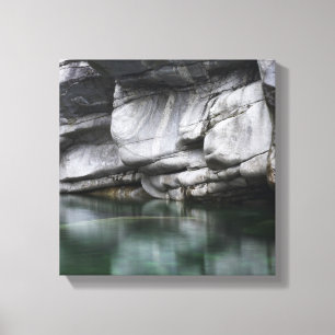 Toile Falaise arrondie de roche par la rivière de